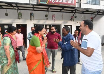 भाजपा प्रत्याशी ने जन संपर्क कर भाजपा के पक्ष में मांगे वोट