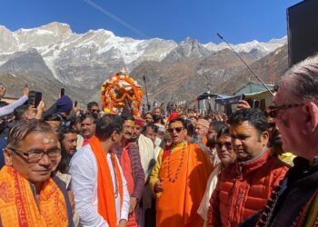 बाबा केदारनाथ की पंचमुखी उत्सव मूर्ति मंदिर परिसर पहुंची