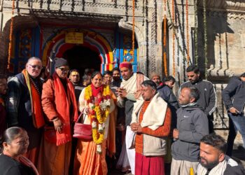 भाजपा प्रत्याशी आशा नौटियाल ने केदारनाथ धाम पहुंचकर लिया आशीर्वाद