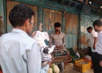 नगर निगम श्रीनगर ने स्वच्छता व अतिक्रमण को लेकर चलाया अभियान, की चालानी कार्यवाही