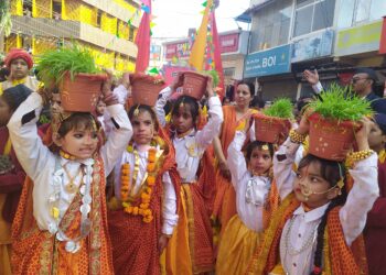 बैकुंठ चतुर्दशी मेले में स्कूली बच्चों की झाँकियां बनी आकर्षण का केंद्र