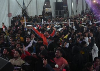 बैकुंठ मेले की पाँचवी संध्या :रूहान और करिश्मा के गानों पर जमकर थिरके लोग