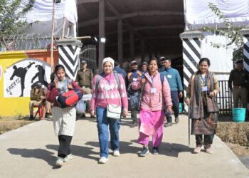 07-केदारनाथ विधान सभा उप निर्वाचन के लिये 166 पोलिंग पार्टियां क्रीड़ा मैदान अगस्त्यमुनि से हुई रवाना, कल होगा मतदान