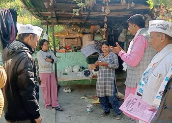 श्रीनगर में आम आदमी पार्टी कार्यकर्ताओं ने शुरू किया घर घर सदस्यता अभियान