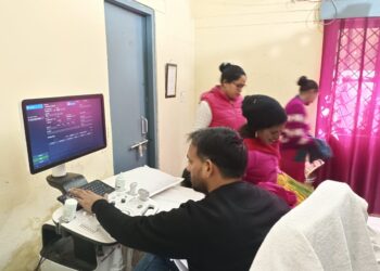 डीएम सौरभ गहरवार ने बिलेश्वर में किए 84 अल्ट्रासाउंड