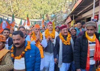 नगर पालिका रुद्रप्रयाग सीट पर भाजपा प्रत्याशी चंद्रमोहन सेमवाल ने भरा पर्चा