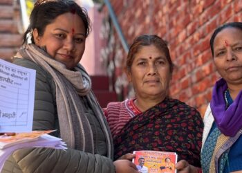 श्रीनगर: मेयर पद की निर्दलीय प्रत्याशी आरती भंडारी का ताबड़तोड़ जनसंपर्क, जनता से की भावुक अपील