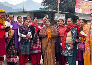 श्रीनगर के विकास के लिये आरती भंडारी ने किये वादे