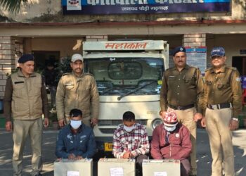 पौड़ी पुलिस ने मोबाइल टॉवर से बैटरियां चोरी करने वाले 03 शातिर चोरों को  किया गिरफ्तार