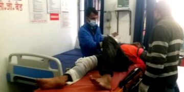 चकराता के क्वानू सहिया रोड पर भूपऊ गमरी के पास गहरी खाई में गिरी कार