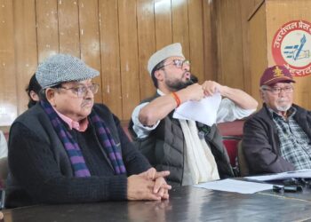 भू-क़ानून के संशोधित विधेयक की प्रतियां फाड़ी,मूल निवास भू क़ानून संघर्ष समिति ने कहा, जनता के साथ हुआ सबसे बड़ा धोखा