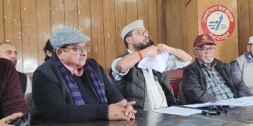 भू-क़ानून के संशोधित विधेयक की प्रतियां फाड़ी,मूल निवास भू क़ानून संघर्ष समिति ने कहा, जनता के साथ हुआ सबसे बड़ा धोखा