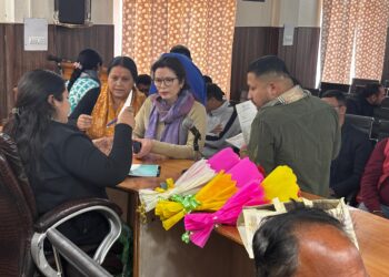 मेयर आरती भंडारी ने अधिकारियों की ली बैठक