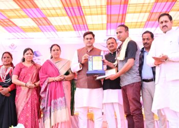 सेवा, सुशासन और विकास के तीन वर्ष पूर्ण होने के अवसर पर जनपद के गुलाबराय मैदान में आयोजित हुआ भव्य कार्यक्रम