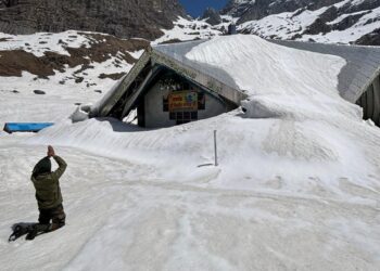 25 मई को खुलेंगे हेमकुंड साहिब के कपाट, तैयारियों के लिए घांघरिया पहुंची टीम