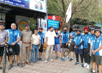 78 किलोमीटर साइकिल रैली को डीएम ने दिखाई हरी झंडी