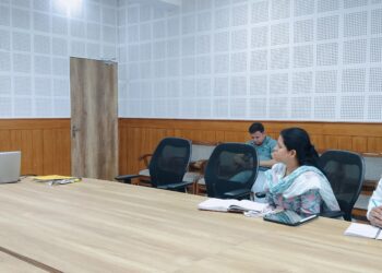 जिलाधिकारी ने ली नीलकंठ रोपवे की बैठक