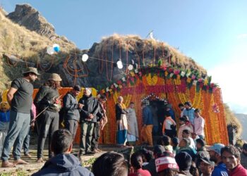 ब्रह्म मुहुर्त में ग्रीष्मकाल के लिये खुले चतुर्थ केदार श्री रुद्रनाथ मंदिर के कपाट