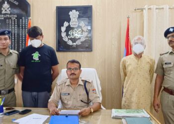 हैलीकॉप्टर टिकटों की कालाबाजारी (ब्लैकमार्केटिंग) करने वाले गिरोह में से 02 को रुद्रप्रयाग पुलिस ने किया गिरफ्तार