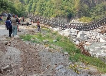 थराली को रतगांव से जोड़ने वाला निर्माणाधीन वैली ब्रिज टूटा