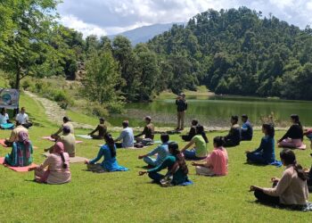 अन्तर्राष्ट्रीय योग दिवस की पूर्व संध्या पर देवरियाताल में हरित योग कार्यक्रम ने दिया जागरूकता का संदेश