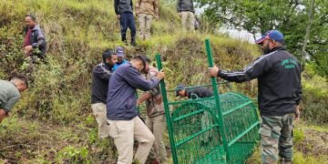 गुलदार हमले के बाद वन विभाग अलर्ट मोड में,ग्रामीण की मौत के बाद वन विभाग की दो टीमें तैनात, पिंजरे और ट्रैंक्विलाइजिंग टीम सक्रिय