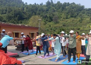 तुंगेश्वर महादेव मंदिर में सिखाया गया योग एवं वेद पुराण और नदी सभ्यता पर हुई चर्चा
