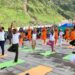 विश्व योग दिवस पर भगवान केदारनाथ धाम में आस्था और स्वास्थ्य का संगम, योगाभ्यास में उमड़ा श्रद्धा का सैलाब
