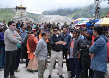 केदारपुरी में पुनर्निर्माण कार्यों की व्यापक समीक्षा के साथ जिलाधिकारी प्रतीक जैन ने किया केदारनाथ धाम का स्थलीय निरीक्षण
