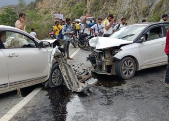 बद्रीनाथ राजमार्ग लछमोली में वाहनों की आपसी भिड़ंत में 18 लोग घायल