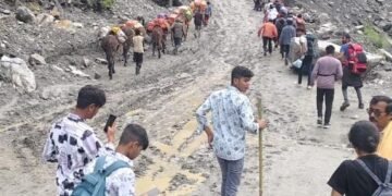 केदारनाथ धाम की ओर जाने वाला मार्ग सोनप्रयाग व गौरीकुण्ड के मध्य 02 जगहों पर निरन्तर हो रहा अवरुद्ध
