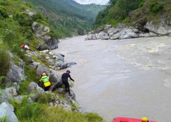 बस दुर्घटना में दूसरे दिन भी लापता  चल रहे लोगों की तलाश के लिये सर्च एवं रेस्क्यू अभियान जारी