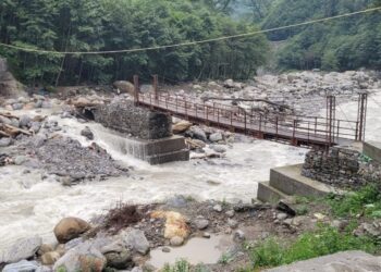 कठिन परिस्थितियों में सोनप्रयाग से यात्रियों के लिए वैकल्पिक मार्ग तैयार