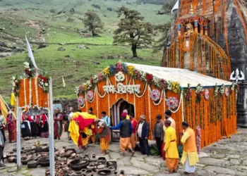 द्वितीय केदार मदमहेश्वर धाम पहुंच रहे श्रद्धालुओं की संख्या पहुंची साढ़े आठ हजार के करीब