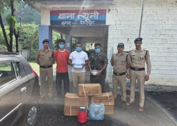चैकिंग के दौरान पुलिस ने बरामद किया विस्फोटक पदार्थ