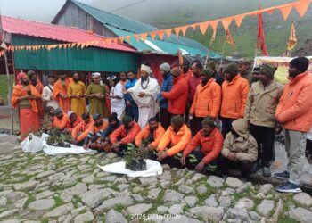 हरेला पर्व पर केदारनाथ मंदिर परिसर में हुआ भव्य वृक्षारोपण कार्यक्रम का आयोजन