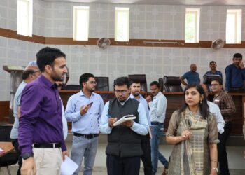 08 विकासखंडों के लिये 643 पोलिंग पार्टियां हुई रवाना