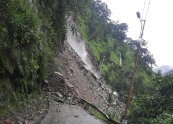 केदारनाथ धाम यात्रा स्थगित : गौरीकुण्ड व सोनप्रयाग के बीच पहाड़ी टूटने से चल रहा बाधित,मौसम के अनुकूल रहने पर मार्ग के सुचारु होने में लगेंगे 2-3 दिन