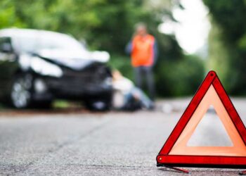 देहरादून में भीषण सड़क हादसा, बस की चपेट में आने से स्कूटी सवार युवती की मौके पर मौत, घटना CCTV में हुई कैद।