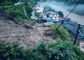 चमोली जनपद के थराली में फटा बादल कई वाहन-घर मलबे में दबे,कई जिलों में अलर्ट