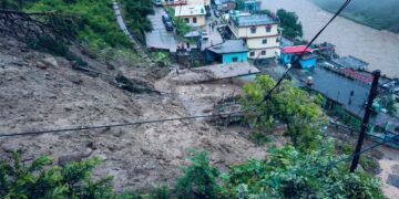 चमोली जनपद के थराली में फटा बादल कई वाहन-घर मलबे में दबे,कई जिलों में अलर्ट
