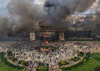 दुखद हादसा: देहरादून से नेपाल घूमने गई की महिला के होटल में भी लगा दी गई आग,महिला चौथी मंजिल से कूदी,हो गई दर्दनाक मौत