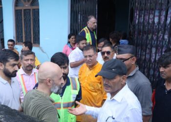 टीचर्स कॉलोनी भू-धंसाव का सांसद बलूनी और कैबिनेट मंत्री डॉ रावत ने लिया संज्ञान