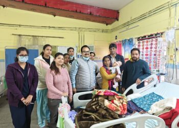 गैरसैंण के तीन माह के मासूम को बेस अस्पताल श्रीनगर के डॉक्टरों ने दिया नया जीवन,जिंदगी से लड़ता रहा 10दिन वेंटीलेटर पर, डॉक्टरों की सफलता पर परिजनों ने किया धन्यवाद