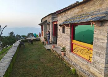 होमस्टे से सम्मान तक: त्रिभुवन उनियाल की सफलता ने खोले पहाड़ में पर्यटन के नए द्वार