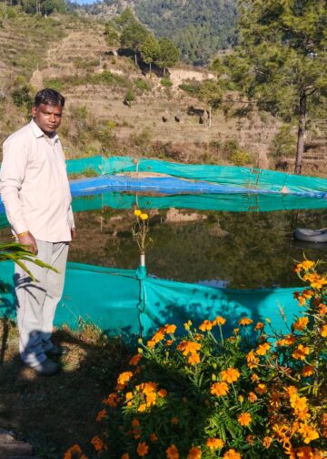 मुख्यमंत्री की आत्मनिर्भर पहाड़ नीति और विभागीय सहयोग से सफलता की नयी कहानी,केवर्स गांव का युवा मत्स्य किसान बना प्रेरणास्रोत
