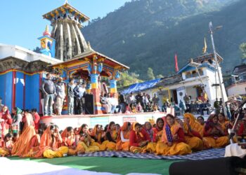 पंचकेदार गद्दी स्थल ओंकारेश्वर मंदिर में शीतकालीन यात्रा का मंत्रोच्चारण के साथ भव्य शुभारम्भ