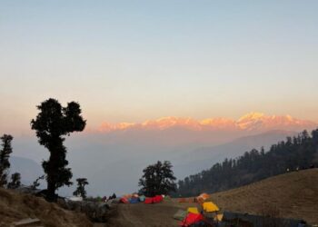 पर्यटन को मिल रहा बढ़ावा :रैथल–दयारा बुग्याल ट्रेक को लेकर बढ़ा उत्साह, उमड़ रही ट्रेकर्स की भीड़