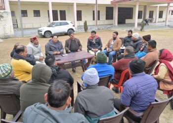 अतिक्रमण कार्रवाई को लेकर संशय दूर:अगस्त्यमुनि में व्यापारियों के साथ जिला प्रशासन की उच्चस्तरीय बैठक