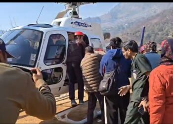 जिला प्रशासन की तत्परता से मिला जीवनरक्षक उपचार,शिक्षक को एयर एम्बुलेंस से एम्स ऋषिकेश किया गया रेफर